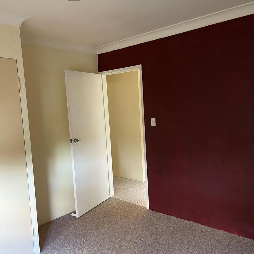 Well-Maintained Top Floor Apartment in Quiet, Convenient Location - Photo 1