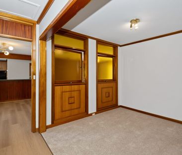 Spacious Family Home with Pool - Gardening & Pool Maintenance Included - Photo 4