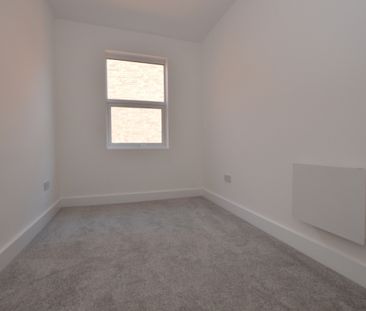 2 Bedroom FIrst Floor Flat - Photo 3