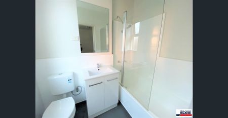 Delightful One Bedroom Apartment in the Heart of Essendon - Photo 5