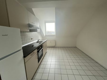 Charmante Dachgeschosswohnung über den Dächern von Schloßchemnitz - Photo 3