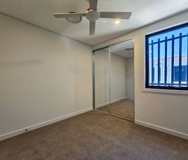 Modern Townhouse in the Heart of Edmondson Park - Photo 3