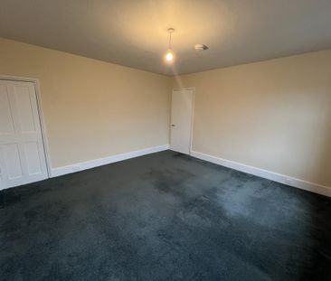 3 bedroom flat to rent - Photo 6