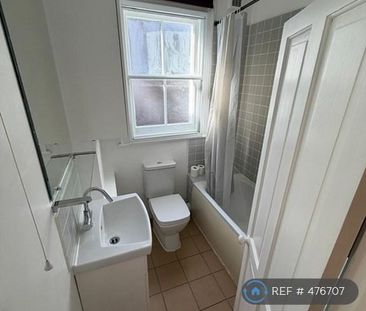 3 bedroom flat to rent - Photo 6