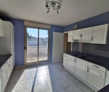 Location Appartement 4 pièces 100m² ST CHAMOND 42400 - Photo 2