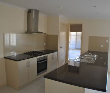 Beautiful 3-Bedroom Home - Photo 6