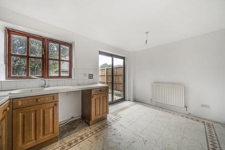 Semi-detached House to rent - Hither Farm Road, London, SE3 - Photo 4
