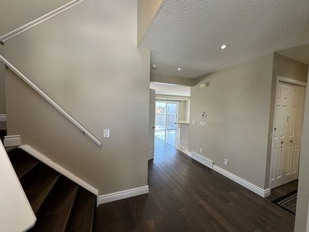 283 Coventry Circle Northeast, Calgary - Photo 3