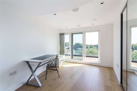 Stunning apartment with superb views of the river Thames - Photo 4