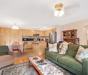 For Lease - 400 Meadowhawk Crescent, Barrhaven, Ontario - Photo 6