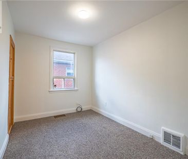 150 BELAND Avenue S, Hamilton, Ontario, L8K3T6 - Photo 2