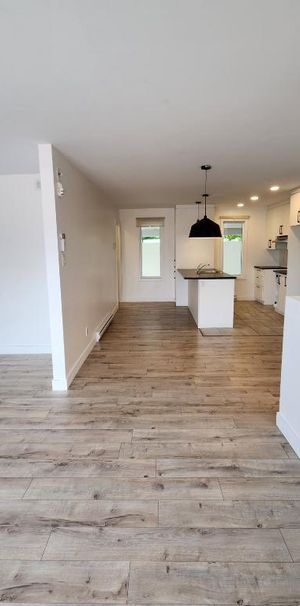 **4 ½**APPARTEMENT -style MAISON DE VILLE au CŒUR de STE-FOY - Photo 1