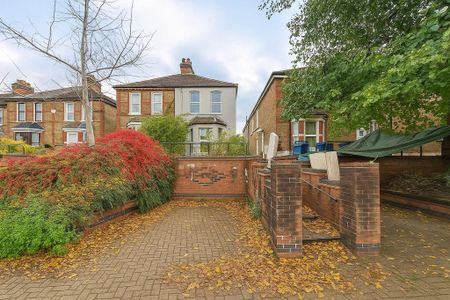 3 bedroom semi-detached house to rent - Photo 4