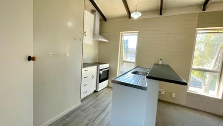 2-Bedroom Unit in Sought-After Hamilton East - Photo 2