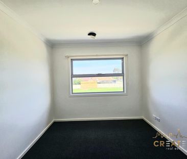 STYLISH & LOW-MAINTENANCE LIVING - Photo 2