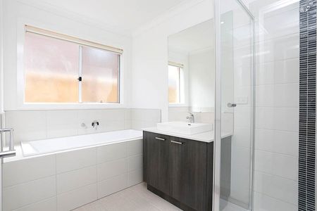 38 Montmarte Boulevard, Burnside VIC 3023 - Photo 2