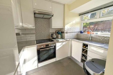 Goldsworth Park, Woking, Surrey, GU21 - Photo 5