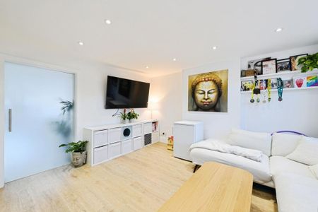 4 bedroom semi-detached house to rent - Photo 2