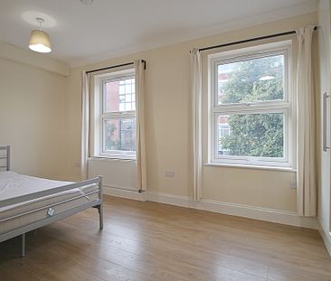 High Street, TW3, Hounslow - Photo 3