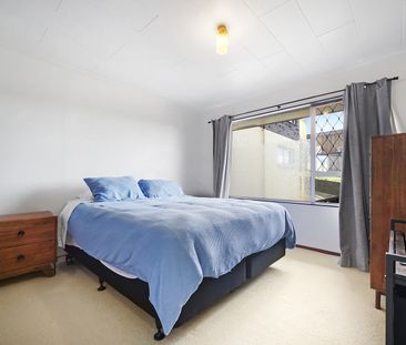 4 BEDROOM FAMILY HOME IN BIRKDALE - Photo 1