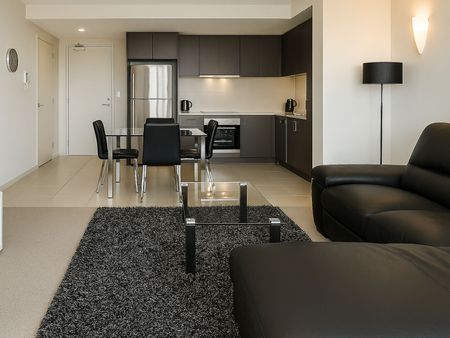 Executive Living ! - Photo 4
