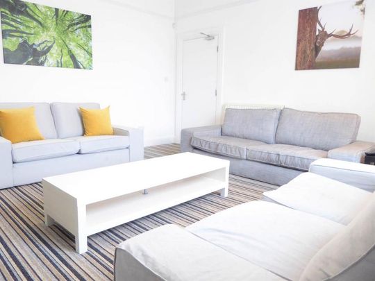 6 bedroom house to rent - Photo 1