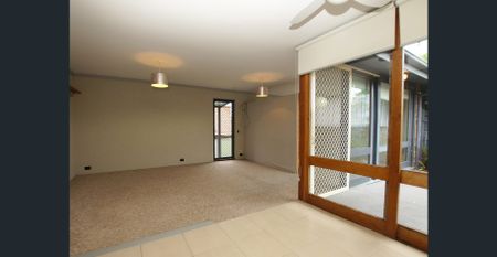 NEAT AND TIDY VILLA IN QUIET COMPLEX - Photo 2