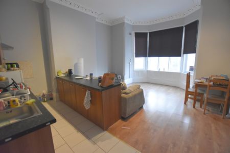 2 Bedroom Ground Floor Flat - Photo 4