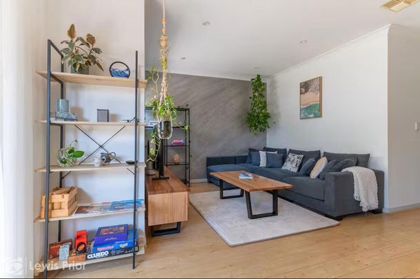 Modern Townhouse Living with Style & Convenience - Photo 1