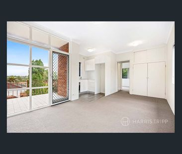 Bright & Airy Apartment in Ashfield - Photo 1