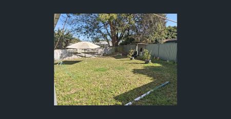 4-bedroom home with a big backyard! - Photo 5