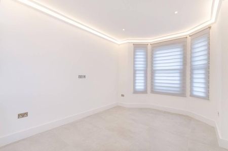 3 bedroom end of terrace house to rent - Photo 2