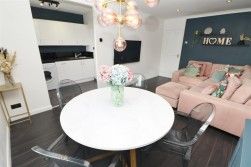 High Street, Elstree - Photo 1