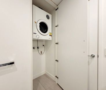 1Bed 1Bath + 1Study + 1Car Penthouse with Stunning City Story Bridg... - Photo 2