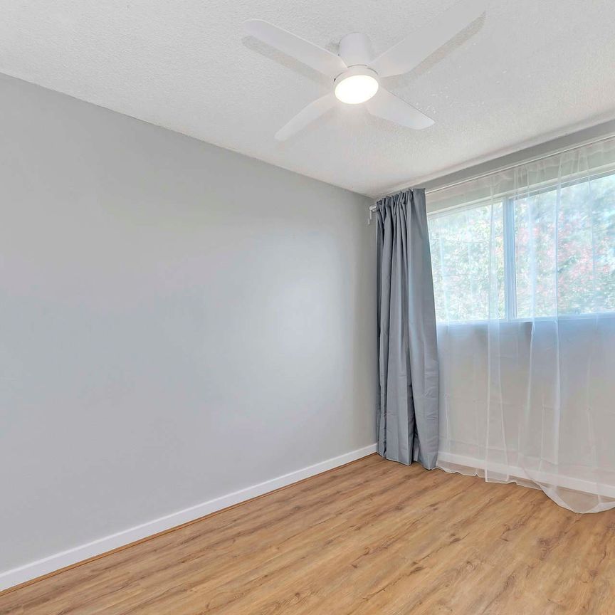 Charming Two-Bedroom Apartment - Photo 1