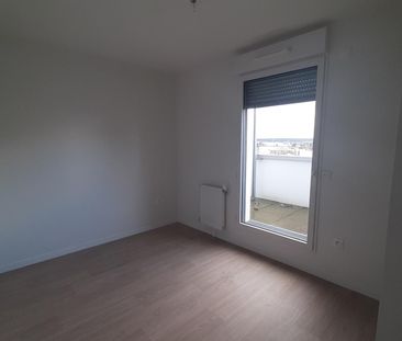 location Appartement T4 DE 79.9m² À MASSY - Photo 3