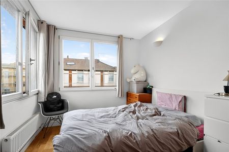 Clarence Road, London, E5 8EE - Photo 2