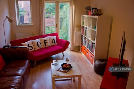 2 bedroom flat to rent - Photo 2