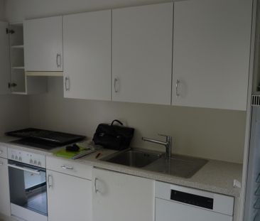 Grosse, 4-Zi-Whg (103m²) mit eigenem Waschturm im Zentrum von Reinach - Photo 3