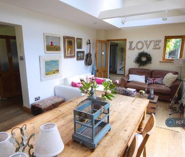 4 bedroom detached house to rent - Photo 4