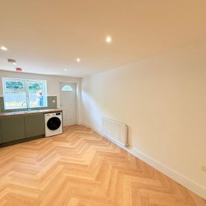 London Road, Camberley, Surrey, GU15 - Photo 2