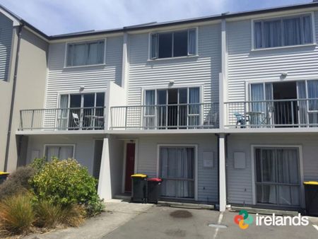 Fully Furnished, Ensuited Room – Includes Carpark! - Photo 4