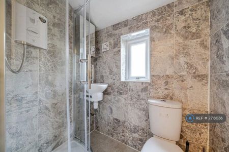 2 bedroom maisonette to rent - Photo 2