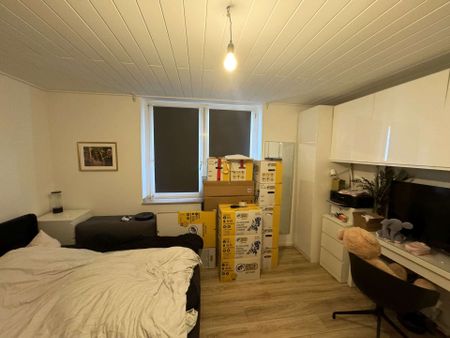 DÜSSELDORF AM RANDE DER FRIEDRICHSTADT - SCHÖNES APPARTEMENT MIT BALKON & KLEINER KÜCHE - Photo 2