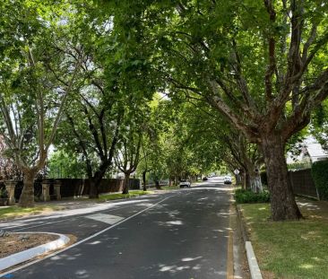 “Leafy “Avenues” Living – Modern Comfort Near the City” - Photo 2