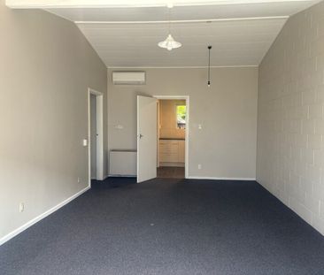 Tidy Two bedroom unit, near city centre. - Photo 2