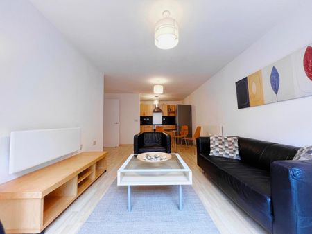 2 bedroom Flat To Let - Photo 3
