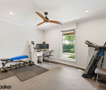 Charming 3-Bedroom Home in Weetangera - Photo 2