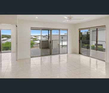 Stylish, Spacious and Perfectly Positioned Family Home - Photo 4