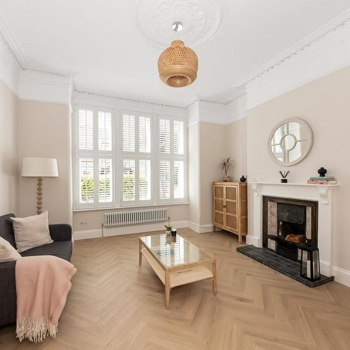 2 bedroom ground floor flat to rent - Photo 1